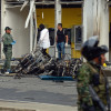 Investigadores de la Policía recogen evidencias luego de la explosión de este miércoles en Jamundí (Valle).