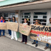 Docentes de Caldas comienzan hoy un paro nacional para exigir que el Gobierno retire el proyecto de Ley Estatutaria. También lo harán por la salud. Ayer, algunos acompañaron en un plantón a la profesora Lina Patricia Vanegas, del colegio Fe y Alegría La paz, quien reclama medicamentos para su hija, Samantha.