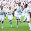 Jugadores del Once Caldas celebran el primer gol ante Atlético Nacional.