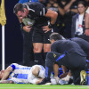 Lionel Messi sufrió una lesión en el tobillo que lo obligó a salir del terreno de juego. Esta es, quizá, la última imagen del astro argentino en la cancha durante una Copa América.