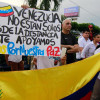 Venezolanos participan de una manifestación en rechazo a los resultados del Consejo Nacional Electoral (CNE).