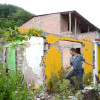 Ocho casas, ubicadas al pie de una montaña inestable, y otras 27 cerca de allí, están en zona de riesgo y pendientes de reubicación.