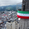 Foto aérea de Manizales. En la foto, la bandera del Once Caldas