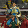 Salida en hombros del torero francés Sebastián Castella, que cortó dos orejas este sábado en la Feria de Cali.