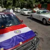 Fotografía de archivo del 15 de mayo de 2022 del carro fúnebre que transportó los restos del asesinado fiscal Marcelo Pecci, a su llegada a la sede del Club Guaraní en Asunción (Paraguay). º