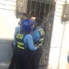 Los agentes de tránsito acusaron a un ciudadano de golpear en la cara a una funcionaria