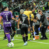 Hernán Darío Herrera, técnico del Once Caldas, fue amonestado en el primer tiempo del partido ante Atlético Nacional por protestar decisiones arbitrales.