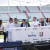 El Once Caldas femenino fue presentado este jueves. En la mesa principal estuvieron, de izquierda a derecha, Elsa Gómez y Sofía Patiño, jugadoras; Felie Gutiérrez, gerente Deportivo del Once Caldas, Diego Espinosa, secretario del Deporte de Manizales, Jorge Eduardo Rojas, alcalde de Manizales, Felipe Trujillo, gerente General del Once Caldas, Julio César Ocampo, técnico del equuipo, y Camila Orozco Saray Rodríguez, futbolistas. 