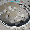 Fotografía aérea del techo colapsado del comercial Real Plaza este sábado, en Trujillo (Perú). 