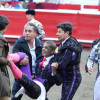 El momento en que retiraron a Ricardo Santana del ruedo de la Plaza de Toros de Manizales.