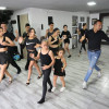 La academia de baile A Compás Latino forma niños y jóvenes de Manizales como bailarines de tango, ritmo argentino que llegó, desde hace varias décadas, para quedarse en la ciudad.