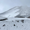 El cráter Olleta del volcán Nevado del Ruiz este jueves después de una granizada.