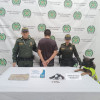 El capturado escondía marihuana y un revólver, elementos que detectó el canino antidrogas.