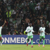 Alfredo Morelos (izq.), del Atlético Nacional, celebra su gol este miércoles, en el partido de la Copa Libertadores ante Nacional de Uruguay en el estadio Atanasio Girardot de Medellín.