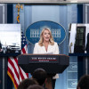 Karoline Leavitt, secretaria de prensa de la Casa Blanca, habla durante una conferencia de prensa en la Sala de Prensa James S. Brady de la Casa Blanca en Washington, DC, EE. UU.