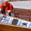 El cardenal camarlengo, Kevin Farrel, selló con una tapa de zinc el féretro del papa Francisco. Luego, este fue cubierto con una tapa de madera.