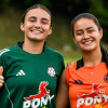 La manizaleña Sofía Prieto Restrepo, portera, y la volante cucuteña Andrea Valentina García Jaimes, jugadora del Once Caldas, dos de las integrantes de la Selección Colombia en el Campeonato Sudamericano Sub-17 Femenino de Fútbol que comienza este miércoles en Manizales.