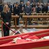  La primera ministra italiana, Giorgia Meloni, rindió este miércoles tributo al papa Francisco al pasar ante su féretro en la basílica de San Pedro del Vaticano