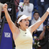  La tenista colombiana María Camila Osorio celebra luego de ganar la final del Torneo Copa Colsanitas WTA, ante la polaca Katarzyna Kawa este domingo, en Bogotá.