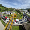 Este es el panorama en la mañana de este jueves 24 de abril en la vía de acceso a Villamaría desde Manizales. Un derrumbe generó caos en la movilidad.