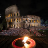Viacrucis en el Coliseo de Roma este Viernes Santo.
