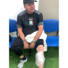 Hernán Darío Herrera, técnico del Once Caldas, atendido en el camerino del equipo en el estadio Sierra Nevada de Santa Marta, tras los incidentes.