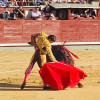 Derechazo de Emilio de Justo, triunfador este viernes en la Feria de San Isidro.