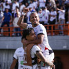 Michael Barrios celebra su gol ante Envigado, el que selló una victoria clave para el Once Caldas.