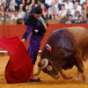 El torero Morante de la Puebla durante el festejo de la Feria de Abril de viernes (9 de mayo) en la plaza de la Maestranza, en Sevilla.