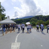 Este lunes (26 de mayo) se inició un bloqueo intermitente de la vía Manizales-Medellín, manifestantes le exigen a Pacífico Tres obras para frenar accidentes.