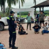 La Policía estuvo presente en el retiro de la comunidad que se instaló en una finca del municipio. 