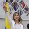 La periodista colombiana Vicky Dávila posa tras inscribir su candidatura a la Presidencia de Colombia por el Movimiento Valientes este martes en Bogotá (Colombia).