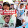 Familiares de víctimas de desaparición forzada protestan este sábado sosteniendo carteles con fotos de sus allegados desaparecidos, en Cúcuta (Colombia). 