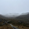  Sendero de ascenso al volcán Nevado de Santa Isabel cubierto por la nevada del viernes, 10 de octubre.
