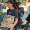 Fotos I Cortesía Paulo Tamayo I LA PATRIA  Josué Sousa, un joven venezolano decidido a regresar a su tierra natal, recorría las carreteras de Colombia con una mochila a cuestas y un compañero muy especial: Ares