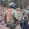 La muerte de seis niños, niñas y adolescentes (NNA) reclutados por las disidencias de Iván Mordisco durante una operación militar en el Guaviare desató preocupación y un duro pronunciamiento de la Defensoría del Pueblo.  La entidad pidió revisar los límites del uso de la fuerza y recordar que el Derecho Internacional Humanitario (DIH) protege de forma reforzada a los menores, incluso cuando han sido convertidos en combatientes por grupos ilegales. En su comunicado, la entidad confirmó que las Fuerzas Milita