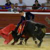 César Rincón lidia al toro Legionario, de la ganadería Juan Bernardo Caicedo, en el festival taurino de Cali, que marcó el regreso del maestro colombiano a Cañaveralejo, plaza que lo vio crecer desde 1977 como novillero.