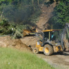Trabajan para habilitar el paso en el sentido La Enea - Cámbulos, luego de remover el material del derrumbe que bloqueó la vía Panamericana en Manizales. 