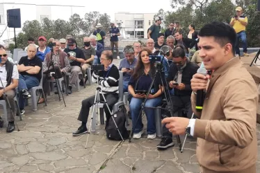 Camilo Naranjo, gerente del Instituto de Cultura y Turismo de Manizales, durante la presentación a los medios de comunicación en la torre de Chipre. 