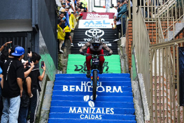 El down hill de la Feria que se disputó este sábado entre Cervantes y Arrayanes. En varones ganó el caucano Sebastián Holguín y en damas Valentina Roa.