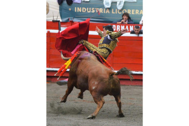 La cogida al torero colombiano Juan Hernández. 