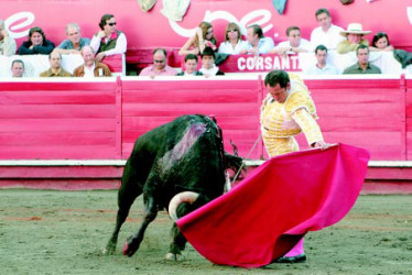 César Rincón lidió en su última corrida, a plaza llena, de su exitosa carrera en este ruedo.