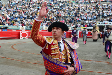 Juan de Castilla en el paseíllo antes de sufrir la cornada.