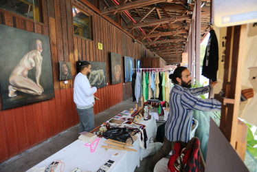 Arma: Feria de las Artes Gráficas de Manizales difunde el trabajo de artistas regionales y nacionales en la Facultad de Arquitectura en el sector El Cable. Allí hay productos para todos los gustos.