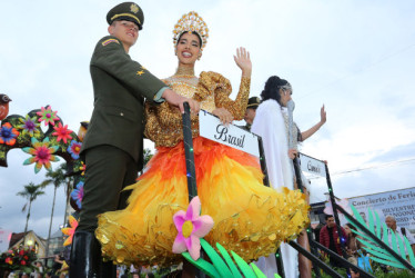 La representante de Brasil es de las más aclamadas por el público. Durante el Desfile de las Naciones cautivó con su vestido amarillo.