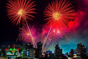 Estrés, miedo, ansiedad, desorientación e incluso afectaciones físicas son los riesgos a los que se exponen perros y gatos cuando la pólvora estalla. La Secretaría de Medio Ambiente de Manizales aconseja seis medidas para cuidar a las mascotas durante los Juegos Piromusicales de este martes (6 de diciembre), a las 7:00 p. m.