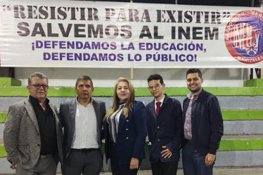 Fotos | Juan Carlos Unda Rocha | LA PATRIA Iván Jiménez Sánchez, Jorge Eliécer Rivera, rector del Inem; María Victoria Gutiérrez Castaño, presidenta del Sindicato Unidos por la Educación Manizales; Jhon Édison Mejía Gómez y Fernando Arcilla Castellanos, personero de Manizales.