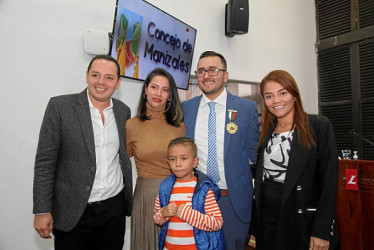 Fotos | Argemiro Idarraga | LA PATRIA Carlos Mario Marín Correa, alcalde de Manizales; Verónica Arboleda, Andrés Sierra Serna, concejal saliente; Valentina Acevedo, primera gestora social y Santiago Sierra.