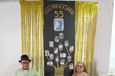 Foto | Henry Giraldo | LA PATRIA Conrado Arias y Suany Torres cumplieron 55 años de vida matrimonial en Pensilvania, con eucaristía e integración familiar celebraron este gran acontecimiento.