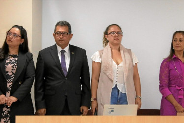 Paula Viviana Agudelo Franco, secretaria general; Fabio Hernando Arias Orozco, rector de la Universidad de Caldas; Paula Tatiana Pantoja Suárez, presidenta del Consejo Superior, y Claudia Patricia Leguizamón Londoño, decana de Artes y Humanidades.